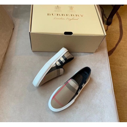 Burberry Flat espadrilles BBRFES47657899 